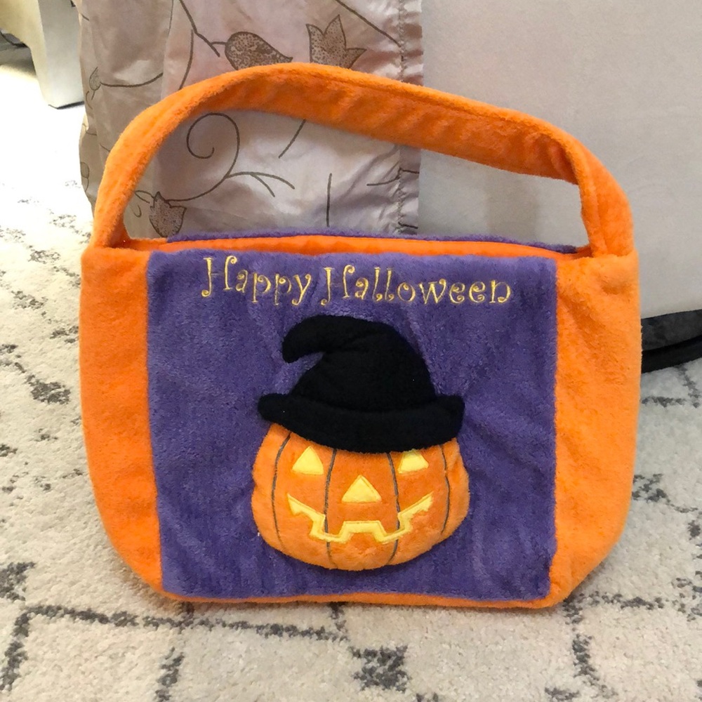 Halloween Treat Bag with a Puffy Pumpkin
